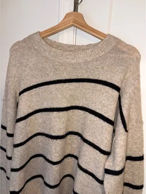 Aerie unREAL Womans M Ultra Soft Beige and Black Striped Pullover Sweater Medium thumbnail 4