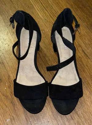 Old Navy Black Heels! thumbnail 1