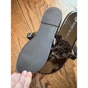 Tory Burch Miller Thong Sandal Women's Sz 7.5 Black patent Leather thumbnail 11