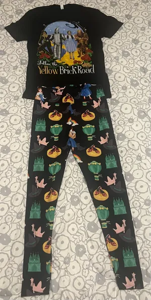 Wizard Of Oz Woman’s 2 Piece Set Leggings and T Shirt NWOT (SZ Med) thumbnail 7
