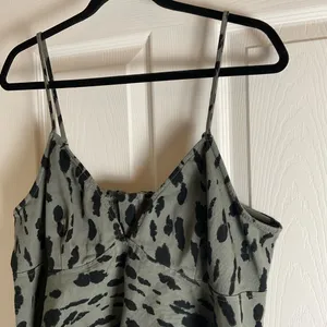 NWT Scoop Leopard Print Denim Peplum Top - Herbal Olive Green Plus Size XXL thumbnail 4