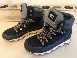 Sorel Kinetic Conquest Boots‎ Womens Size 8 Black Suede Wedge Snow Gorpcore thumbnail 1