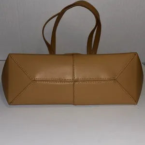 Source Unknown Elegant Tan Vegan Leather Tote Bag Cool Shape Very Chic❤️ thumbnail 3