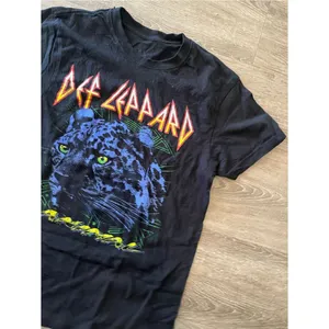 Def Leppard Band Tee Womens Small Black Animal Panther Graphic Shirt Vintage thumbnail 5
