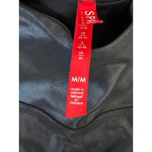 Spanx Every Wear Gloss Side Stripe Leggings Size Medium Black White Stretch thumbnail 2