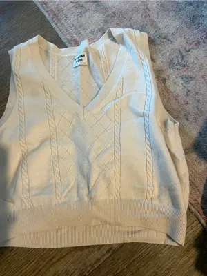 Sunday best Cream Cable-Knit V-Neck Sweater Vest thumbnail 3