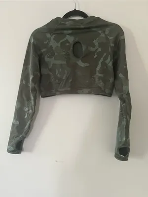 Gymshark Green Camo Ruched Crop Top XL Long Sleeve Seamless Workout Loungewear thumbnail 4