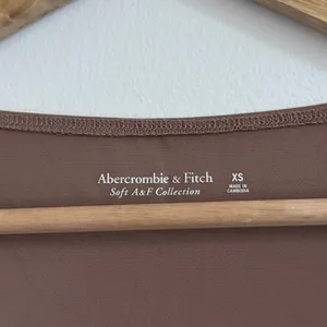 Abercrombie & Fitch Soft A&F Bodysuit Size XS Brown Cinched Long Sleeve Top thumbnail 2
