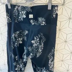 Vuori Navy Floral Legging thumbnail 2