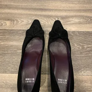 Stuart Weitzman Suede Leather Pumps with Flower Petal Detail Size 8 thumbnail 3