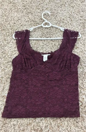 Tillys burgundy lace top thumbnail 7