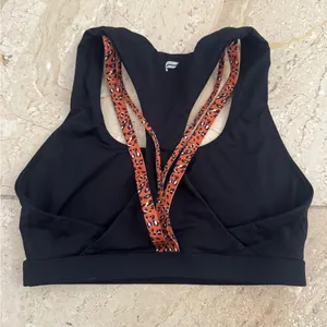 Fabletics Kessler Lepoard animal print Black Sports Bra size small thumbnail 2