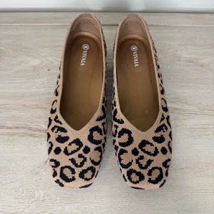 Vivaia Square-Toe V-Cut Flats Margot 2.0 Leopard Print size 40.5 thumbnail 2