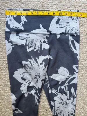 VUORI *flawed* Floral Print Black & Gray Leggings Estimated Size Small thumbnail 16