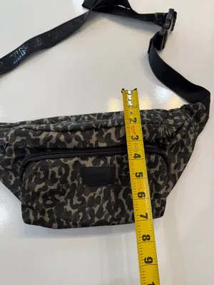 Victoria's Secret PINK Oversized Camo Belt Bag Crossbody Pack Fanny Pack thumbnail 7