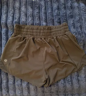 Black Lululemon Shorts Hotty Hot 2.5" High-Rise 4 thumbnail 2