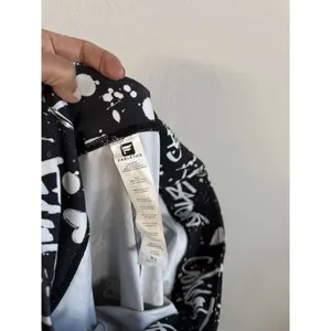 Fabletics X Demi Lovato Women’s XL Black/White Graffiti‎ Print Pull On Leggings thumbnail 3