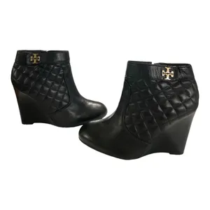Tory Burch Leila Black Quilted Leather Wedge Ankle Booties Gold Logo Zip Size 8M thumbnail 9