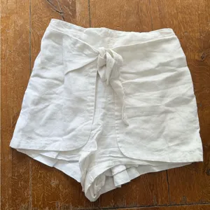 subtitiled White Skort Size XS thumbnail 1
