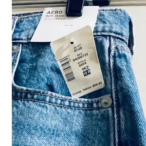 Aeropostale Womens High‎ Rise Distressed Mom Jeans Medium Wash Size 10 NWT thumbnail 13