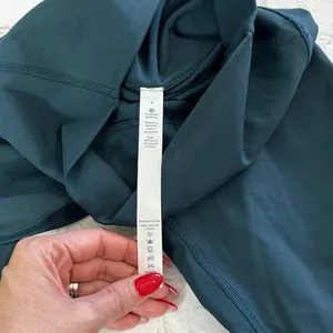 Cropped Lululemon Leggings size 4 thumbnail 6