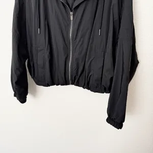[Athleta] Black Day Drift Jacket Cropped Lightweight Windbreaker Size Medium M thumbnail 7