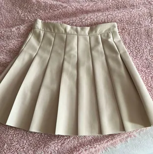 Aritzia Skirt Mini thumbnail 1