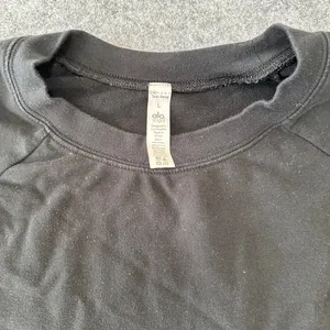 Alo Yoga Womens Cropped Raglan Sweatshirt‎ Black Raw Hem Size L Large thumbnail 2