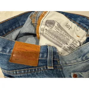 Levis 501 Two-Toned Straight Leg Jeans Womens 26" Cotton Button Fly Indie Travel thumbnail 3
