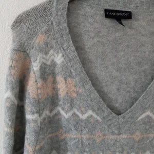 Lane Bryant 18/20 Soft V-'Neck Fair Isle Pullover Sweater in Gray White Peach thumbnail 9
