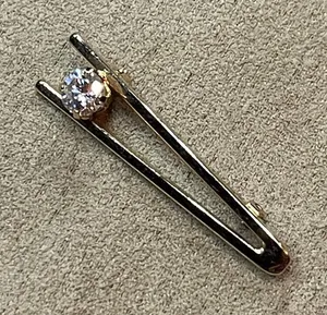 Vintage Mid Century Jeweler's Tweezer Pin Brooch Gold Tone Faux Diamond Solitair thumbnail 1