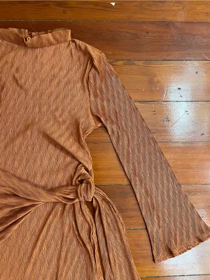 NWT Gilli Rust Plisse Ribbed Long Sleeve Front Knot Mini Dress Sz L 💚🎀 thumbnail 8
