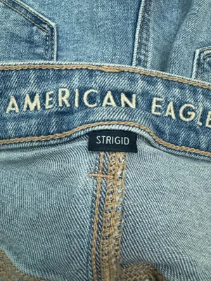 American Eagle Strigid Distressed Mom Jeans Size 10 Short thumbnail 5