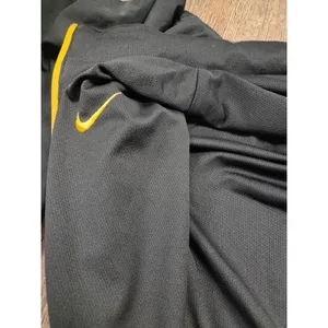 Nike Livestrong Women’s XL Windbreaker Jacket Reversible Black Yellow Hooded Zip thumbnail 4