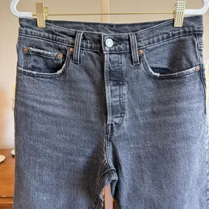Levi's 501 Skinny Jeans Black Wash Frayed Hem W28 L28 thumbnail 3