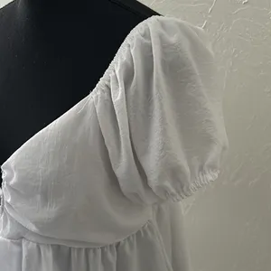 Rue 21 White V-neck Babydoll Top w/ Puff Sleeves thumbnail 3