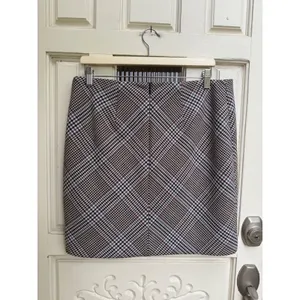 White House Black Market Plaid Zip Mini Skirt Womens Black Blue Burgundy Size 8 thumbnail 4