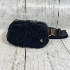 Lululemon Everywhere Belt Bag Black Fleece Sherpa with Gold Hardware 1L thumbnail 5