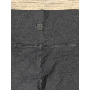 Tna Aritzia Compression High Rise Biker Shorts Charcoal‎ Grey XSmall 8" Gym Yoga thumbnail 8