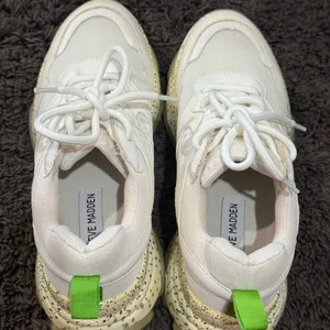 Women’s Steve Madden White and Cream‎ Chunky Sneakers thumbnail 6