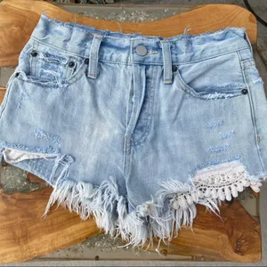 FREE PEOPLE Womens Cut Off Light Wash Crochet Denim Distressed Shorts Size 24 thumbnail 4