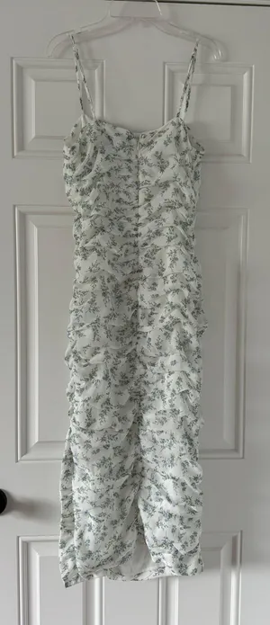 Bardot Floral Fitted Midi Dress thumbnail 3