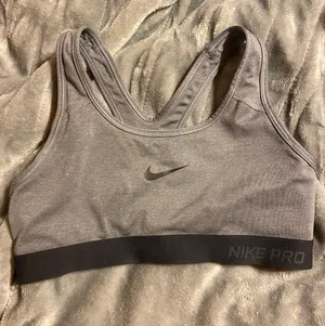 Nike Pro Sports Bra thumbnail 1