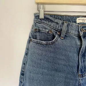 Abercrombie‎ & Fitch medium wash the baggy low rise women's size 25 curve love thumbnail 2