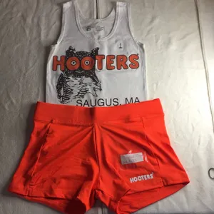 B26 #1 Hooters Girl Worn Uniform Sexy Tank & New Shorts from Saugus MA Size XS thumbnail 2