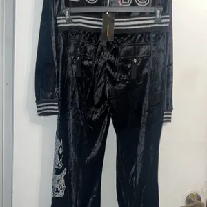 BCBG Max Azria BLACK VELVET BLING SILVER STUD DRAGON & LOGO HOODIE & CROPPED PANTS SET NWT thumbnail 13
