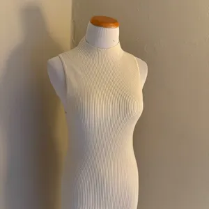 Aritzia Babaton‎ Cream Midi Dress Mock Neck Cut Out Open Back Large thumbnail 7