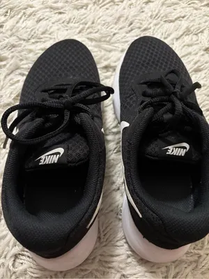 Nike Tanjun Sneakers Women’s Black & White Athletic Running Shoes Size 6.5 thumbnail 5