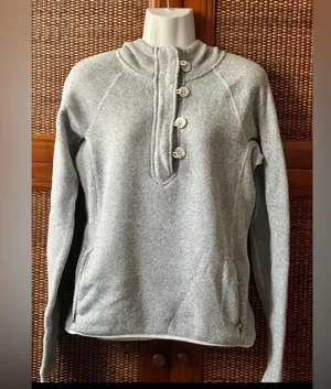 The North Face pullover woman's size M thumbnail 1