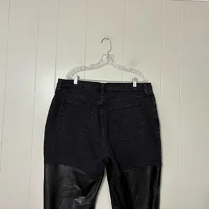 Abercrombie 90s Straight Ultra High Rise Jeans Black Faux Leather Size 34/18 thumbnail 8